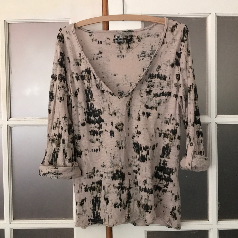 a.n.a. beige and black shirt size L